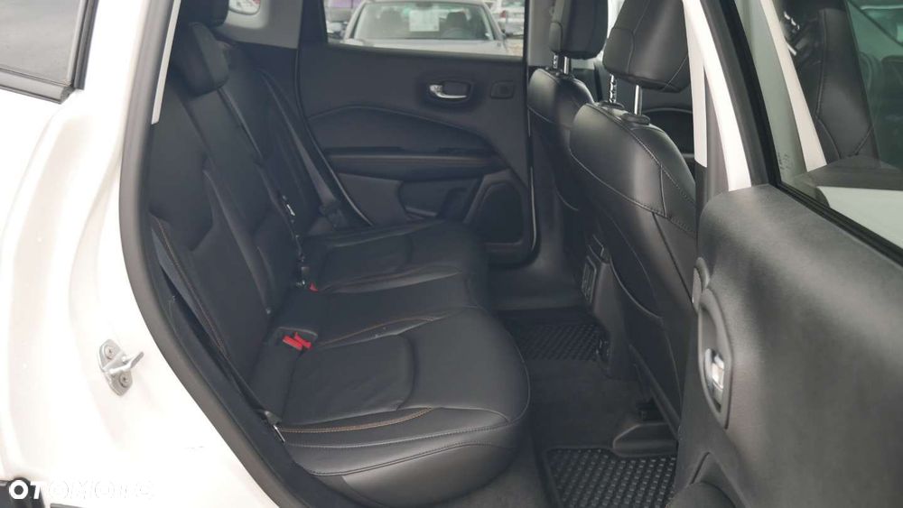 Jeep Compass - 24