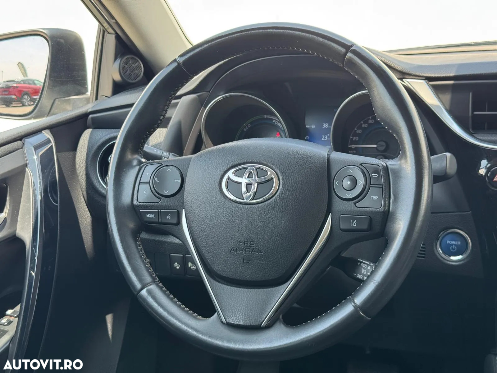 Toyota Auris 1.8 L VVT-i HSD Sol + - 13
