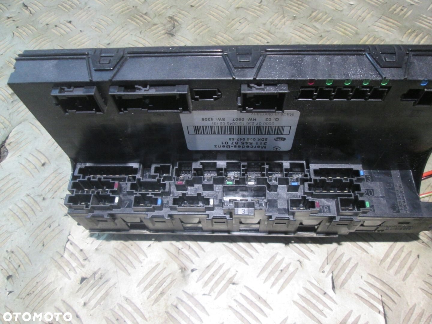 MODUŁ STEROWNIK SAM MERCEDES E KLASA W211 SKRZYNKA BEZPIECZNIKÓW 2115458701 - 5