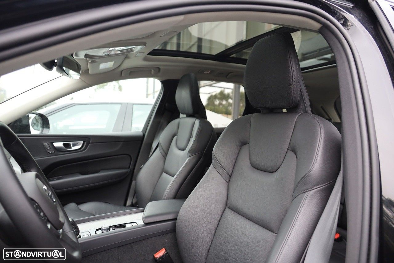 Volvo XC 60 2.0 T6 PHEV Plus Dark AWD - 6