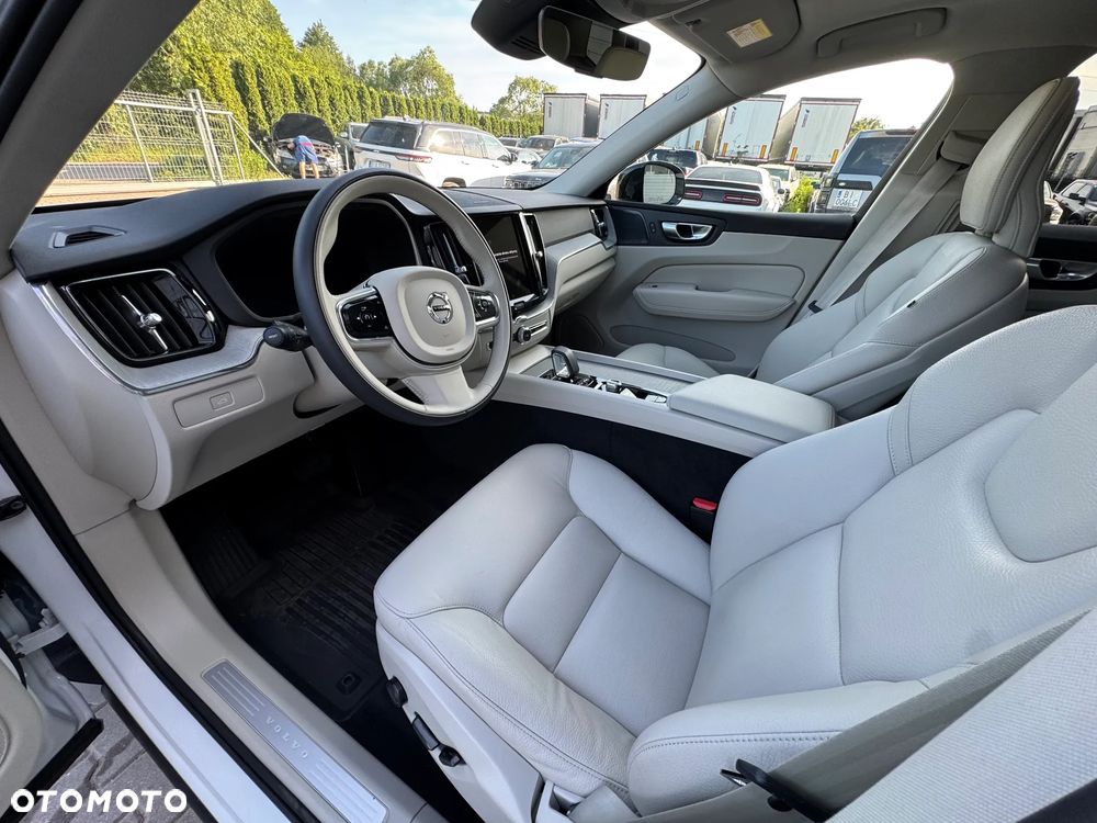 Volvo XC 60 B5 B AWD Plus Dark - 21
