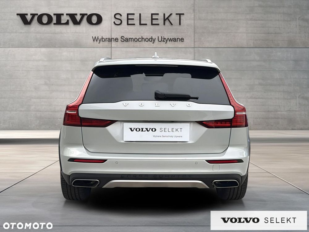 Volvo V60 Cross Country - 8