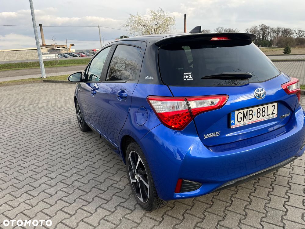 Toyota Yaris Hybrid 100 Selection - 25