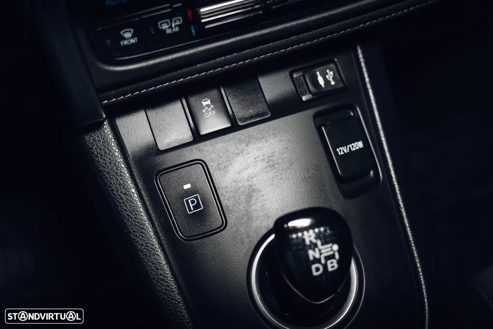 Toyota Auris 1.8 HSD Sport+Navi - 27