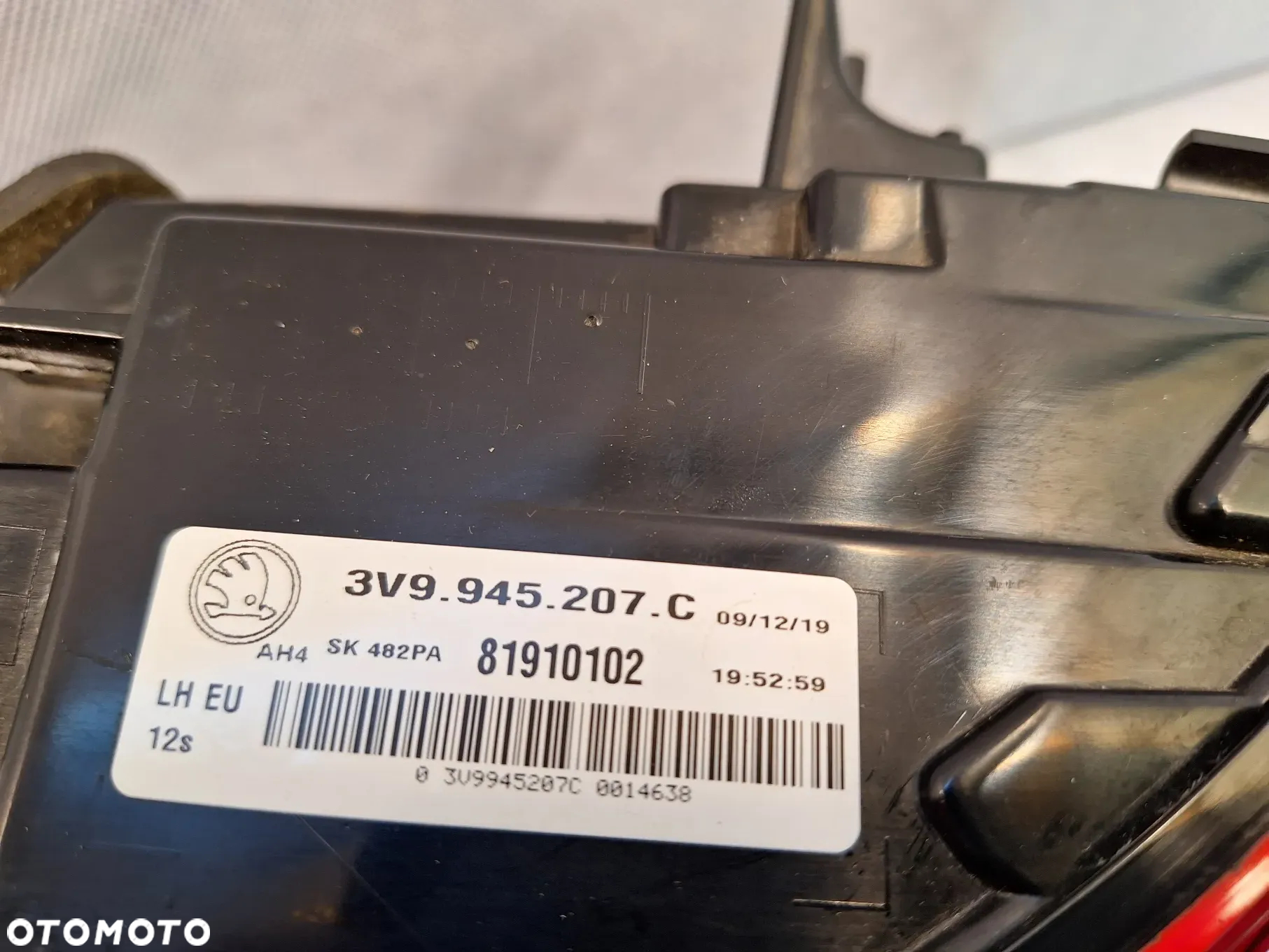 Skoda Superb III lift kombi  lewy tył 3V9945207C - 5