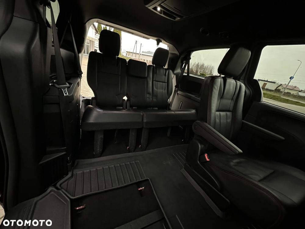 Dodge Grand Caravan 3.6 R/T - 32