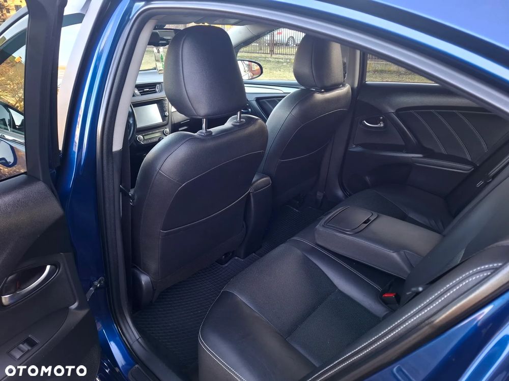 Toyota Avensis 1.8 Premium - 17