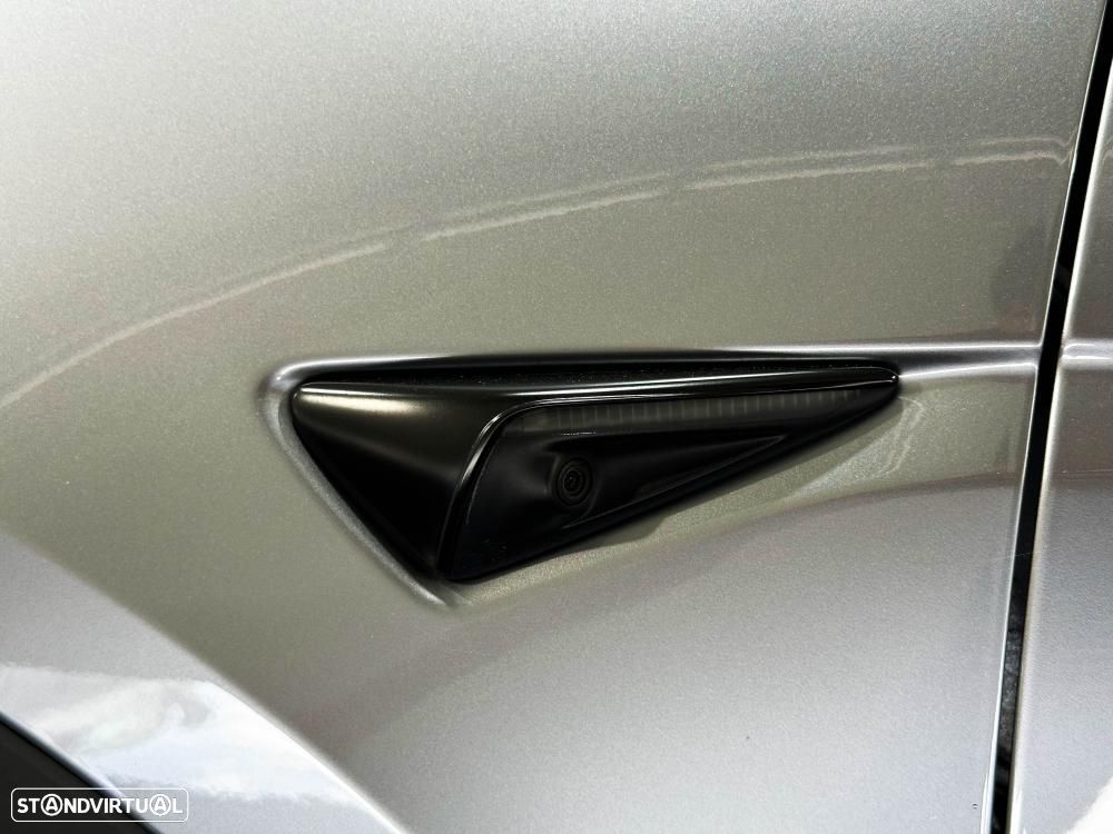 Tesla Model Y Long Range Dual Motor AWD - 17