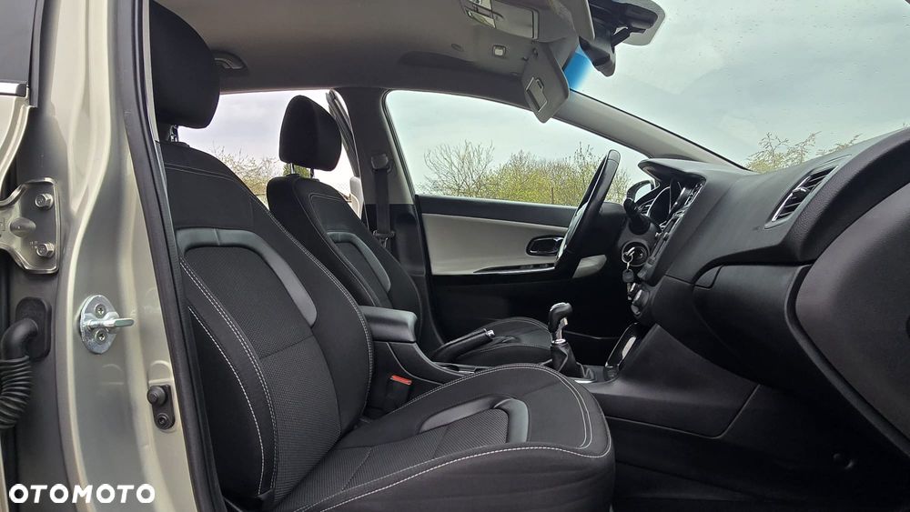 Kia Ceed 1.6 GDI Platinum Edition - 11