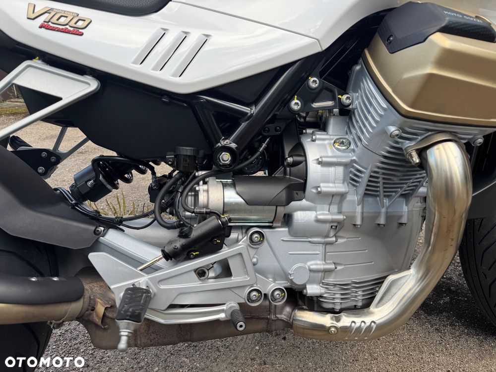 Moto Guzzi V100 Mandello - 8