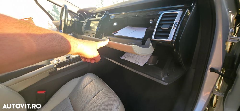 Land Rover Discovery 2.0 L SD4 Ingenium HSE - 29