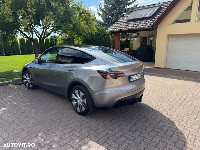 Tesla Model Y - 2