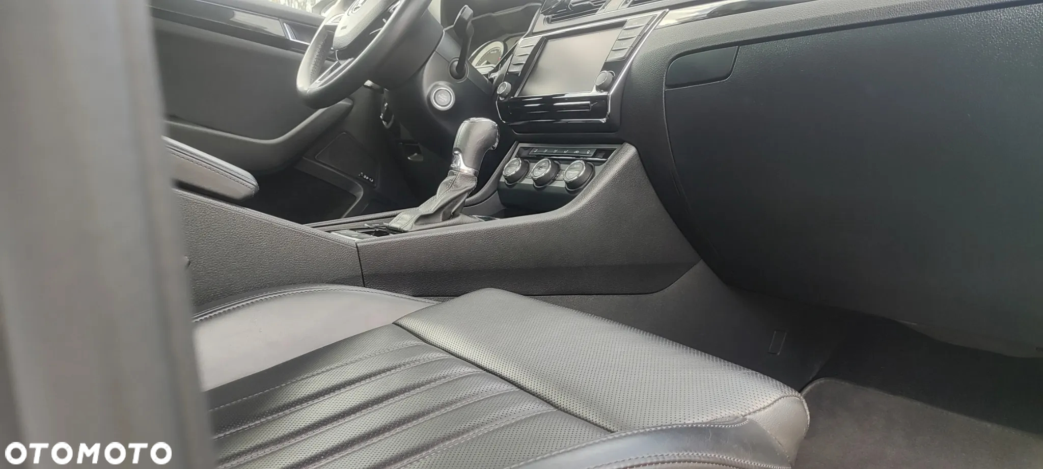 Skoda Superb 1.8 TSI L&K DSG - 19