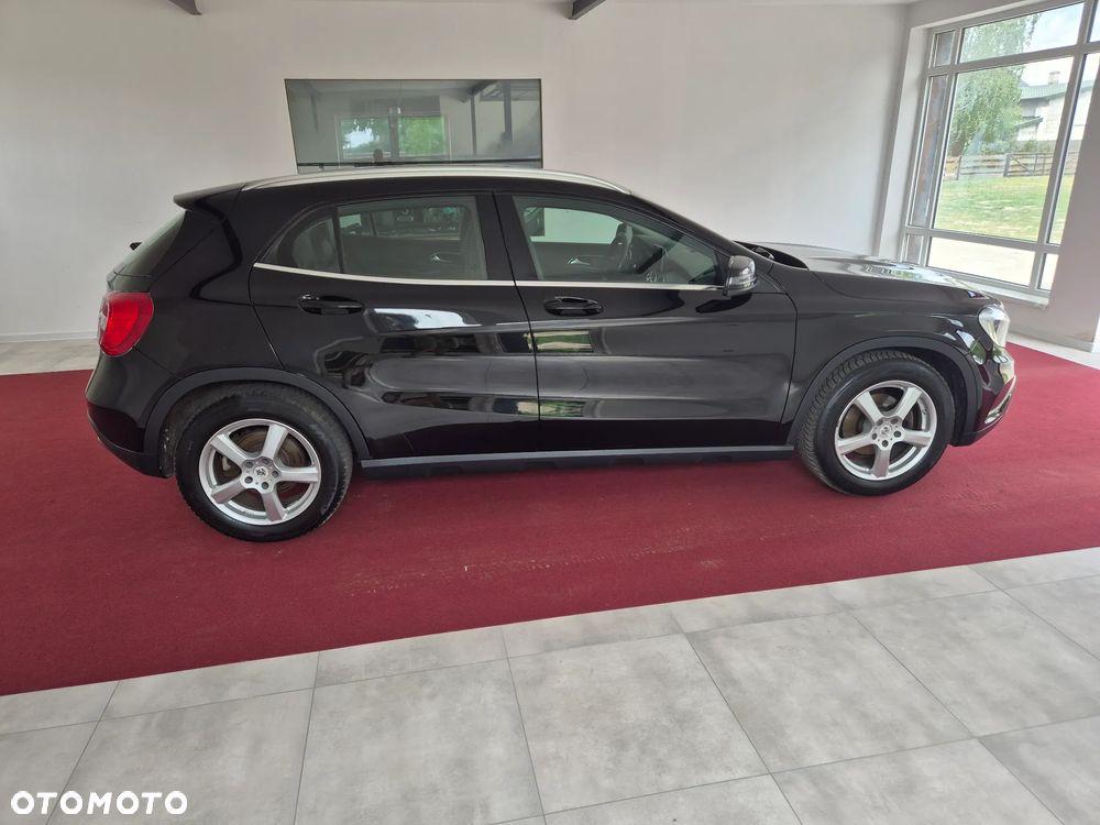 Mercedes-Benz GLA 200 7G-DCT - 5