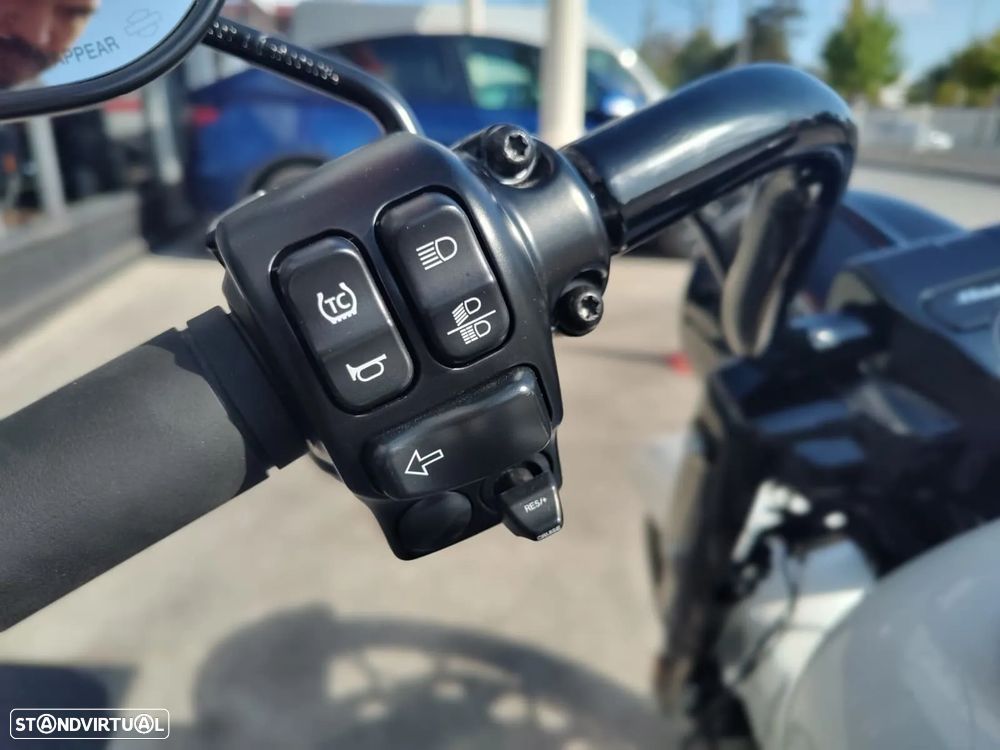 Harley-Davidson Road King Special - 11