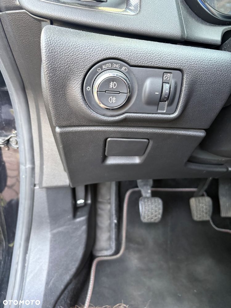 Opel Astra 1.6 T Cosmo - 22