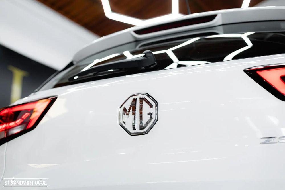 MG ZS EV 72.6 kWh Luxury OBC 11 kW - 12