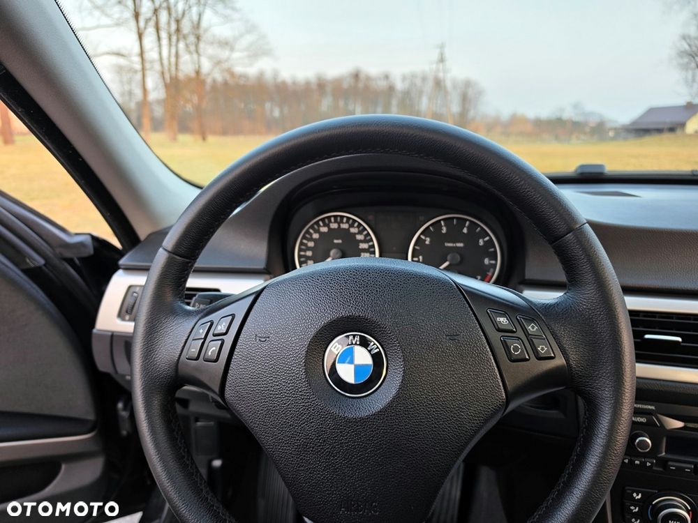 BMW Seria 3 - 35