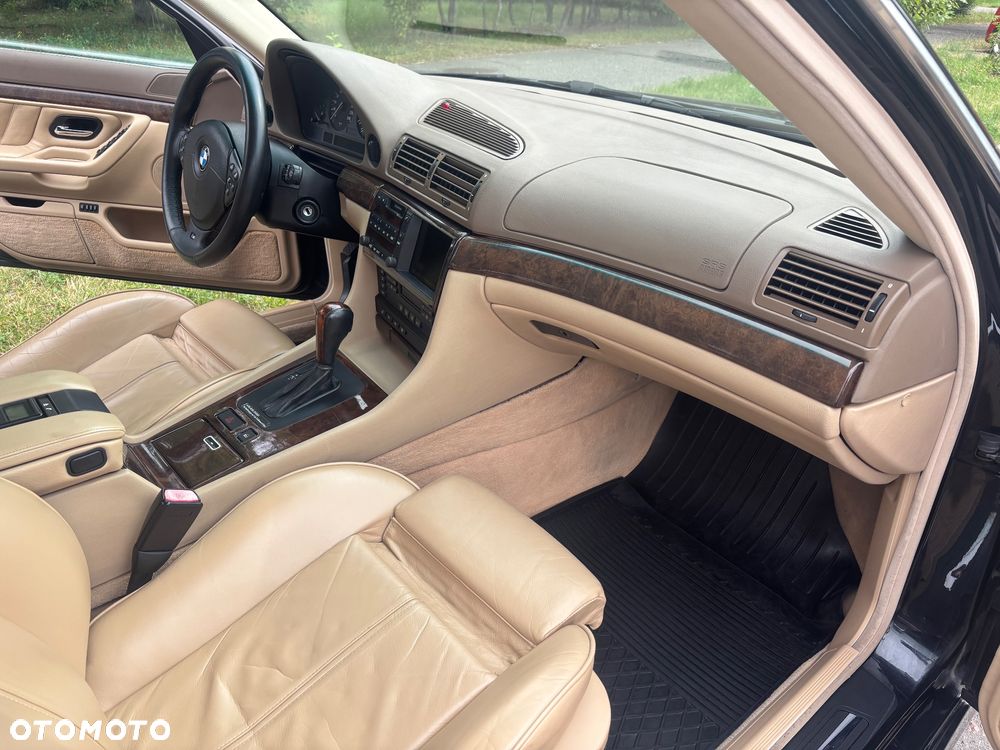 BMW Seria 7 735i - 10