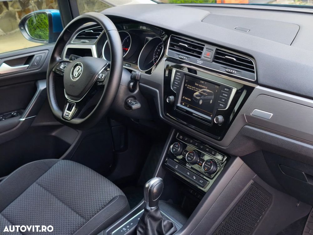 Volkswagen Touran - 11