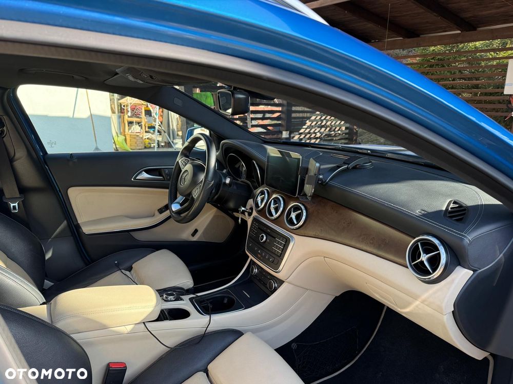 Mercedes-Benz GLA 200 7G-DCT - 5