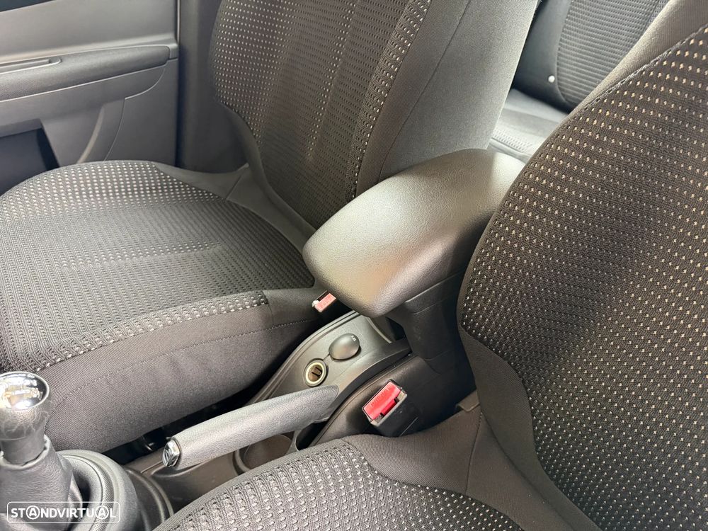 Citroën C4 1.6 HDi 110 SX - 23