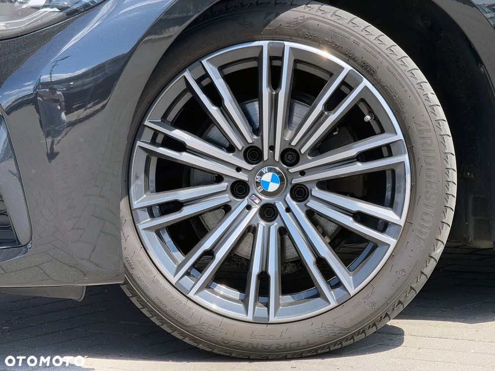 BMW Seria 3 320d M Sport - 9