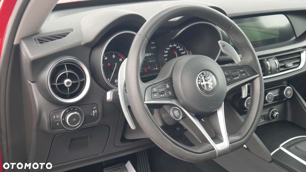 Alfa Romeo Stelvio - 12