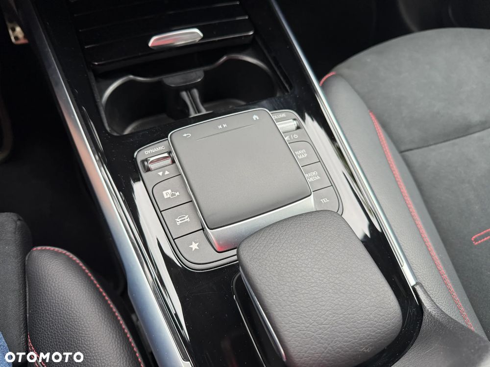 Mercedes-Benz GLB 180 d AMG Line 8G-DCT - 15