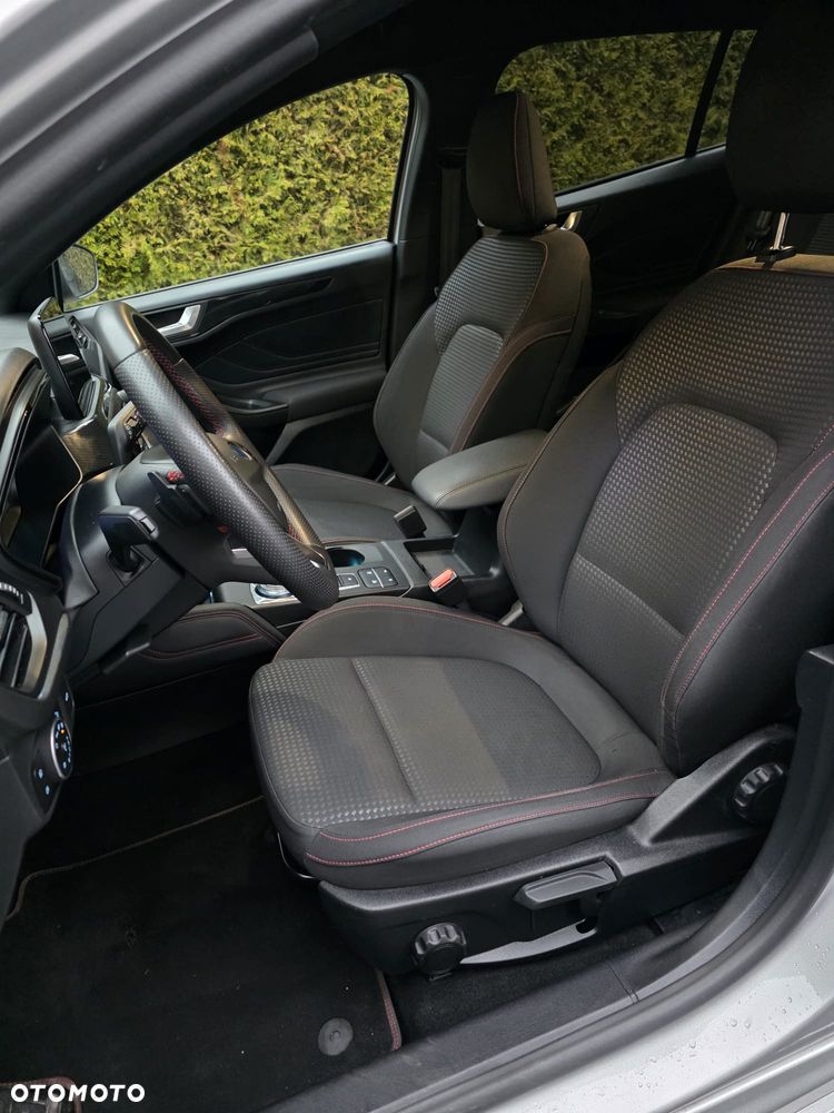 Ford Focus 1.5 EcoBlue Start-Stopp-System ST-LINE DESIGN - 11