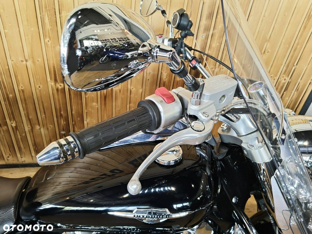 Suzuki Intruder - 13