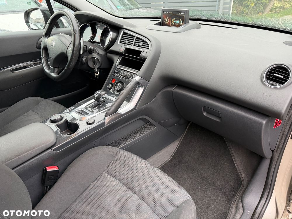 Peugeot 3008 Hybrid4 - 14