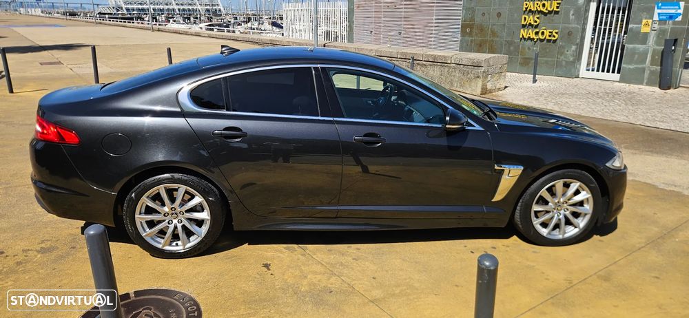 Jaguar XF 2.2 D Premium Luxury - 6