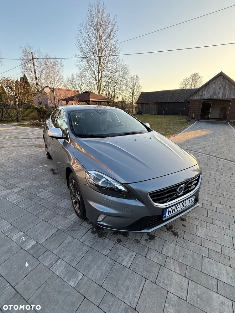 Volvo V40 D2 Drive-E R-Design Momentum - 1