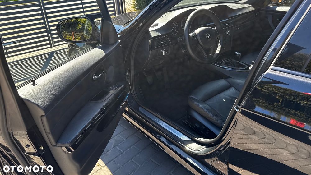 BMW Seria 3 320d - 23