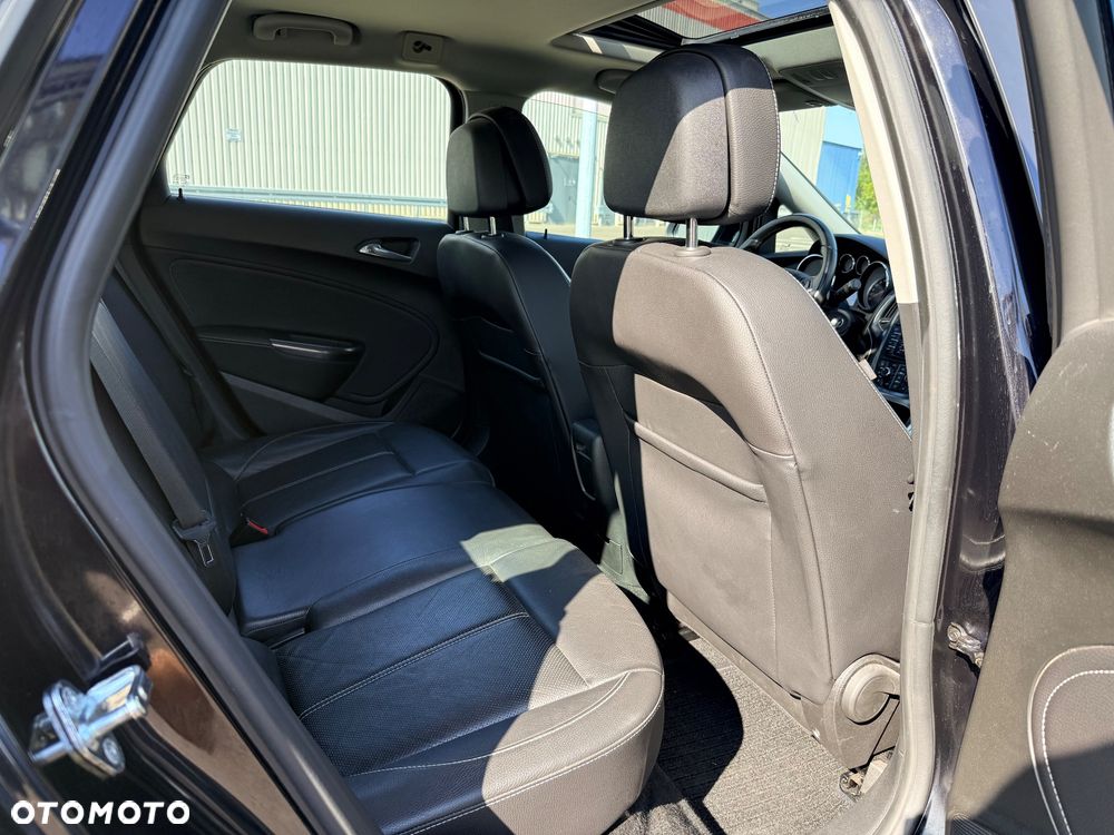 Opel Astra 1.6 Turbo Innovation - 23