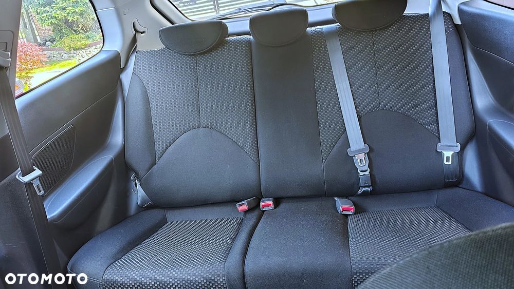 Hyundai Accent - 15