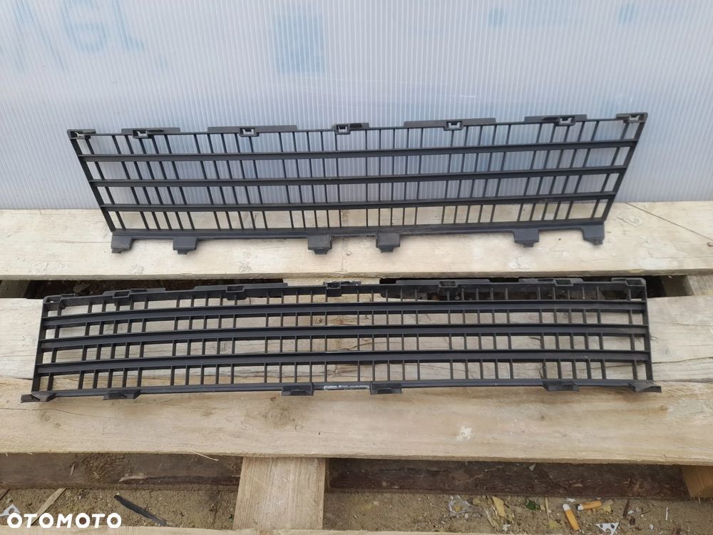 RENAULT CLIO III GT RS KRATKA ŚRODKOWA ZDERZAK PRZÓD - 1