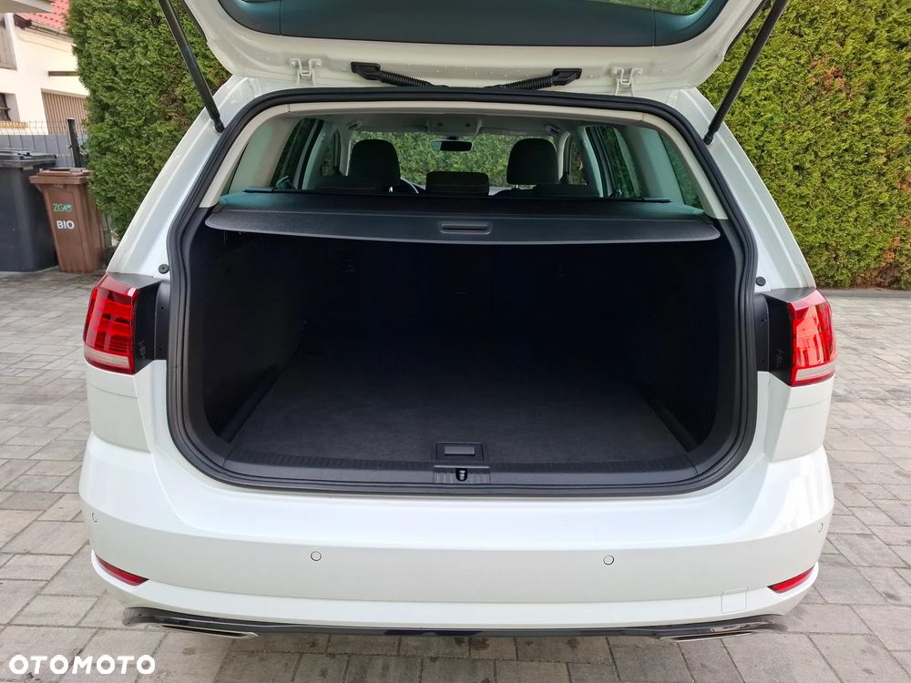 Volkswagen Golf 1.5 TSI OPF R-Line - 23