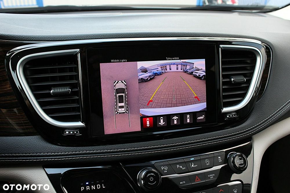 Chrysler Pacifica - 19