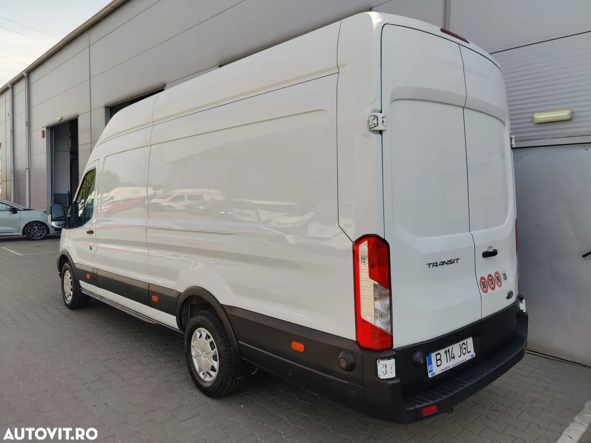 Ford Transit 350 2.0 EcoBlue 130 CP L4 DCIV RWD Trend - 11