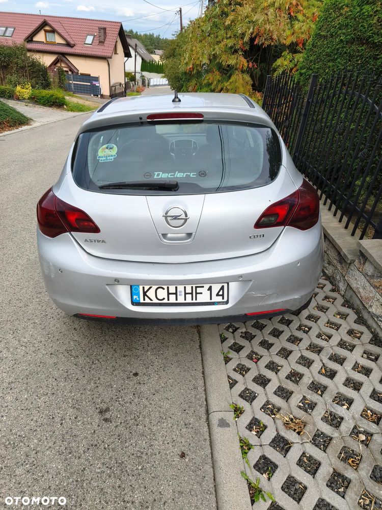 Opel Astra 2010 photo 4