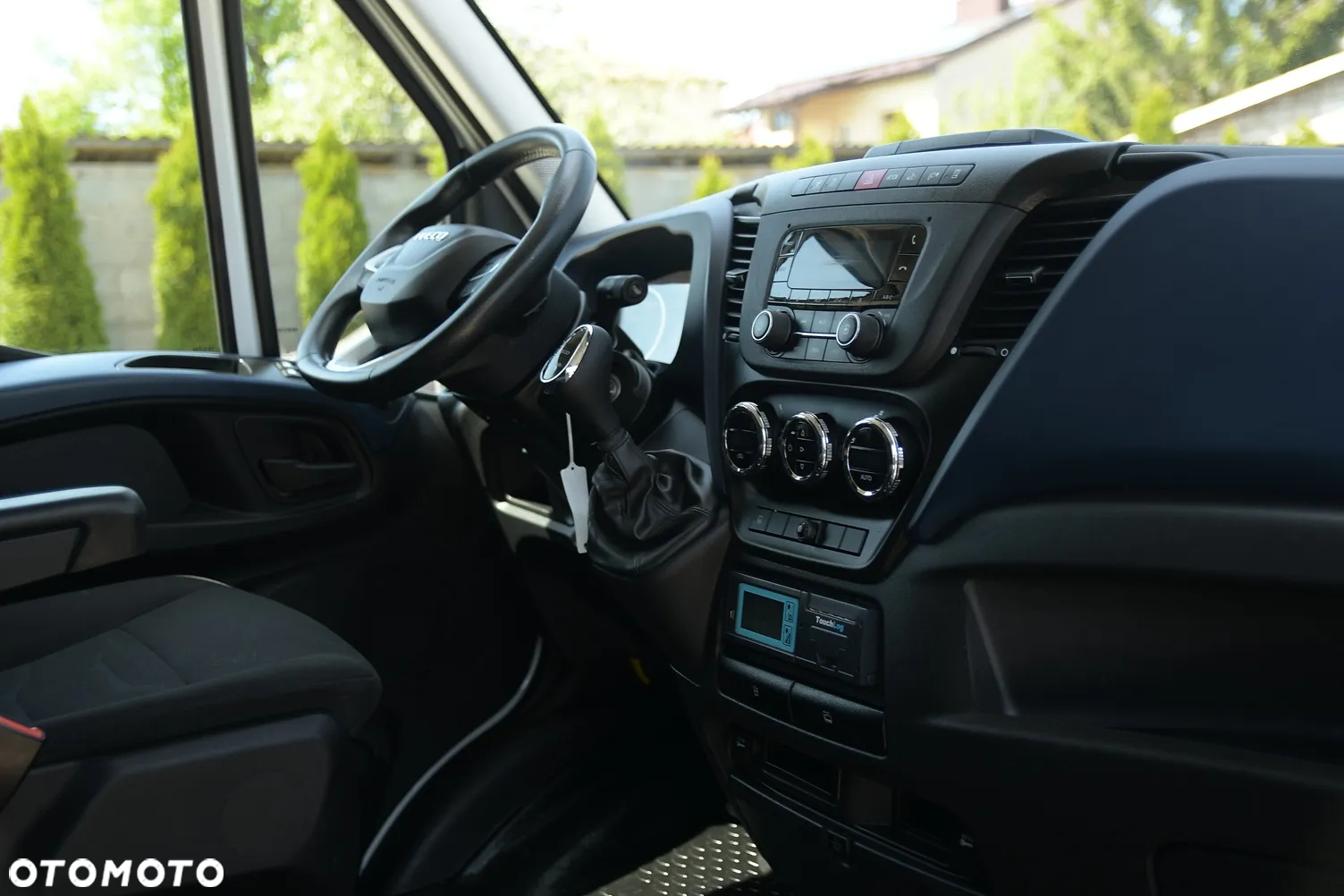 Iveco DAILY 35-180 HiMATIC Mroźnia +25/-25 * 7 PALET * THERMO KING V300 MAX * Salon PL - 18