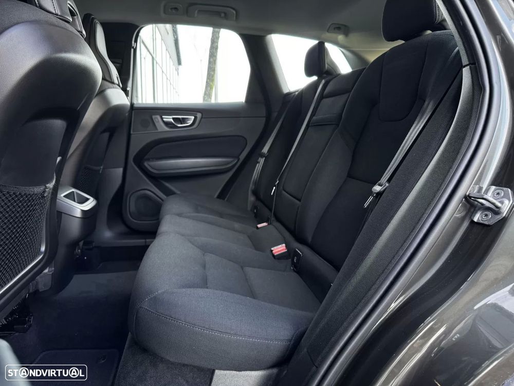 Volvo XC 60 2.0 B4 Momentum Plus - 30