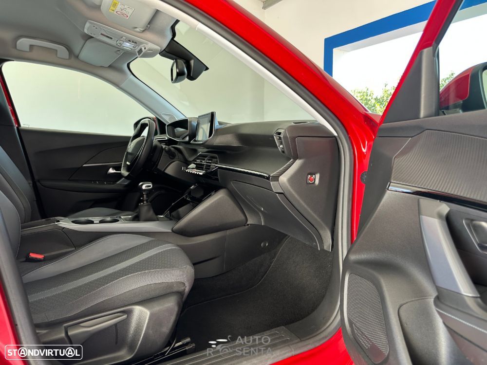 Peugeot 2008 1.2 PureTech Allure - 16