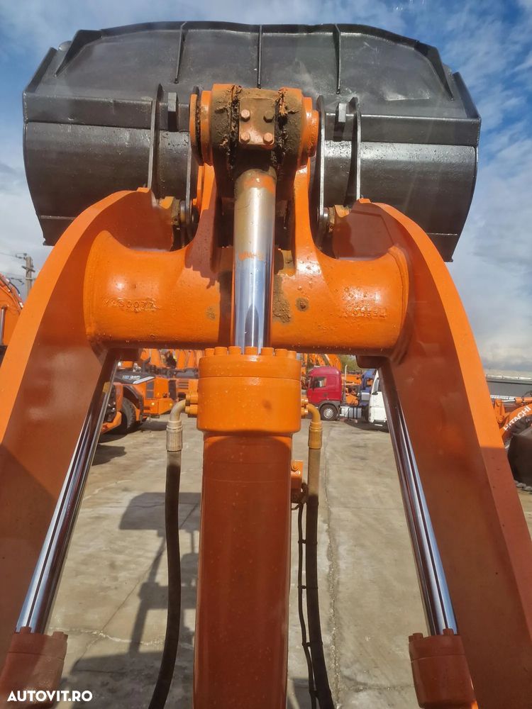 Hitachi ZW220-6, cupa 3,5mc, 2018, 10.546h, produs in JAPONIA, Anv 23,5R25 80% ok, Masa operationala 20 tone, camera luat vederi spate, consum mediu 10,5l/ora, Stare foarte buna, posibilitate leasing 3 ani, AC Climatronic, computer in PROMOTIE 53.900 EUR+Tva - 36