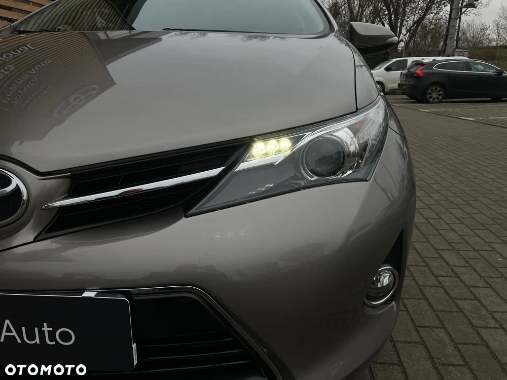 Toyota Auris 1.6 Premium - 11