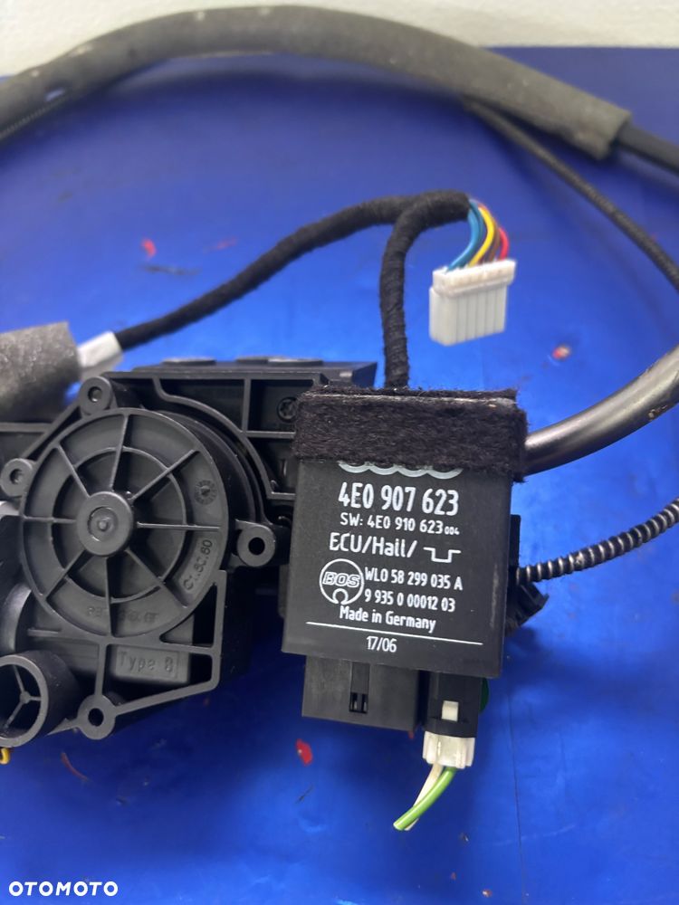 AUDI A8 D3 PODNOŚNIK ROLETY DRZWI PRAWY TYL 4E0907623 4E0861964 - 2