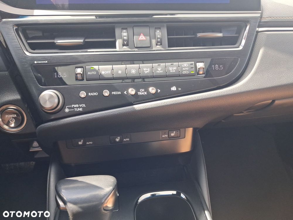 Lexus ES - 13