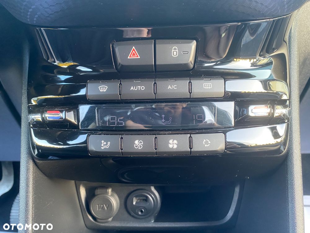 Peugeot 2008 1.2 Pure Tech Allure S&S - 27